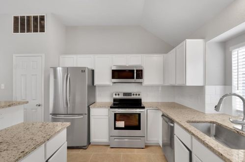 1713 Mapleleaf Dr, Garland TX 75040-8911 exterior