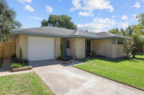 329 Robin St, Deer Park, TX 77536-2660