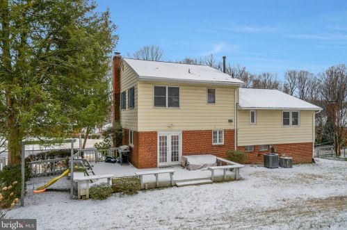 7604 Gresham St, Springfield VA  22151-2933 exterior