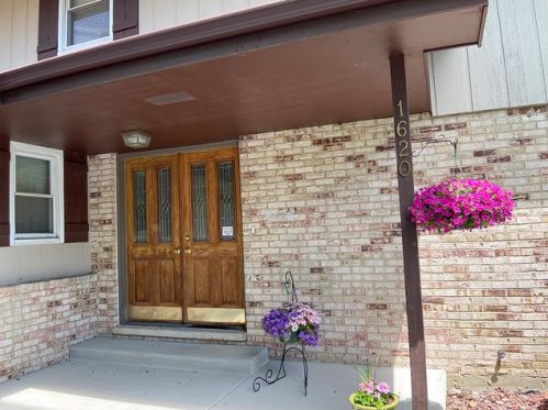 1620 Plymouth Dr, Arlington Hts, IL 60004-2849
