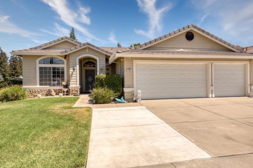 1402 Tumbleweed Ct, Valley Home, CA 95361-8880