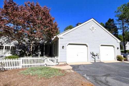 1502 Mount Washington Cir, Pinehurst, NC 28374-7604