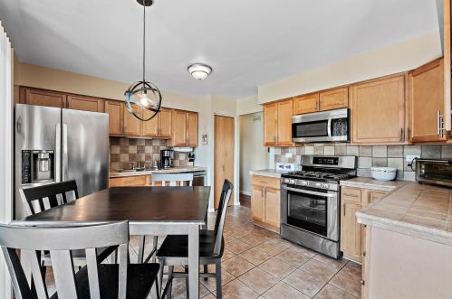 513 Castle Ct, Lemont IL  60440-2510 exterior