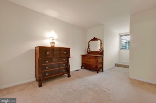 15 Leeds Ct, Lancaster PA  17602-4676 exterior