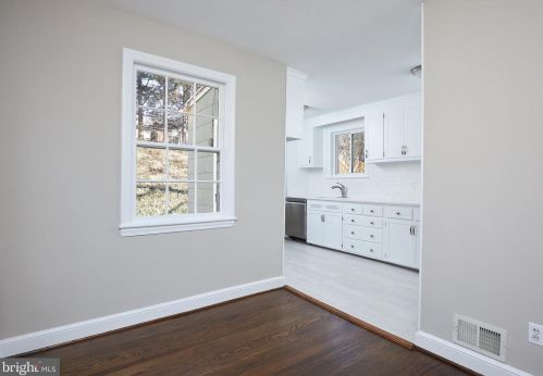 221 Dl Dr, Silver Spring MD 20910-1501 exterior