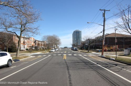 402 4th Ave, Tinton Falls NJ 07712-6008 exterior