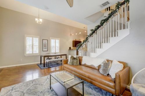 2300 9th St, Austin TX  78702-3532 exterior