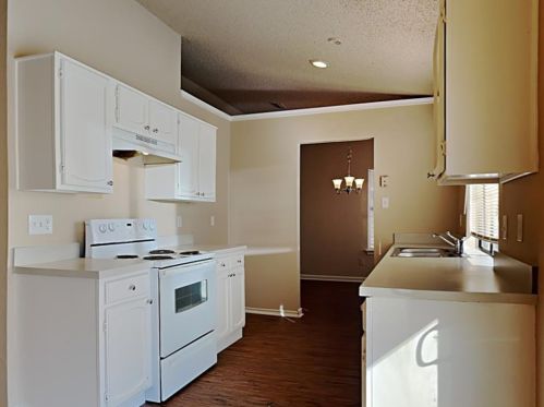 5908 Cimarron Trl, Fort Worth TX  76148-3828 exterior