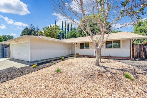 341 Adobe Dr, Vacaville, CA 95687-5804