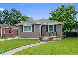 18 Beauregard Dr, Gretna, LA 70053-4855