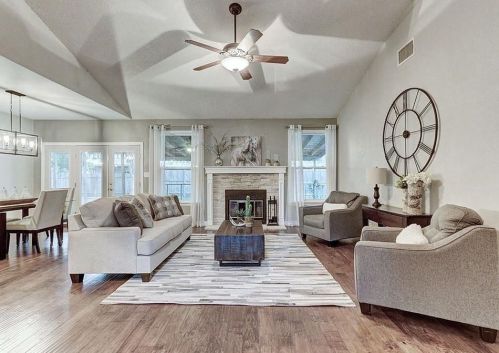 8914 Bridgewood Trl, Austin TX  78729-3612 exterior