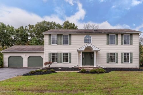 49 Tamanini Dr, Pittston, PA 18644-9371