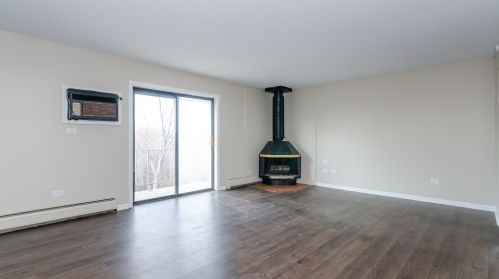 124 Bailey Rd, Naperville, IL 60565-1409