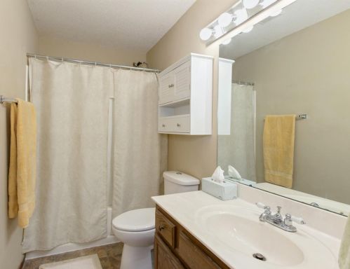 2463 Grenadier Ave, Saint Paul MN  55128-4319 exterior