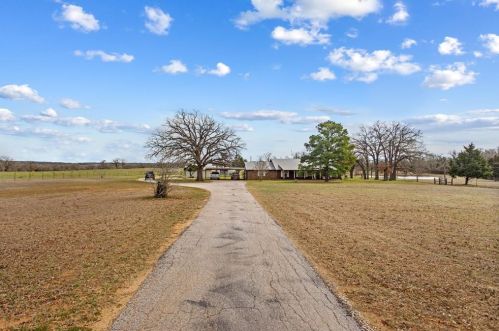 183 Blisard Rd, Webberville TX 78621-5018 exterior