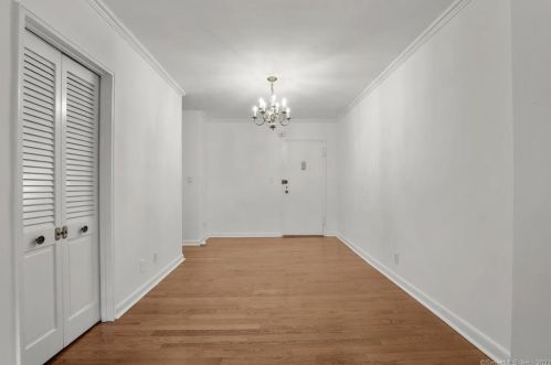 2 Putnam Hl, Greenwich, CT 06830-5720