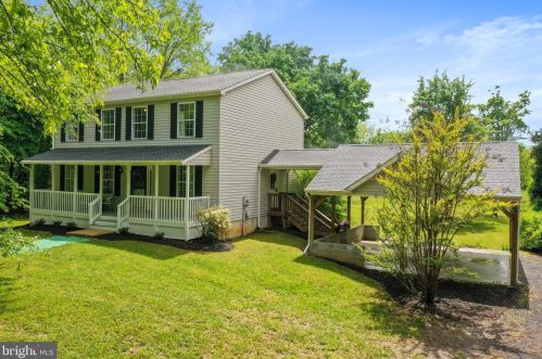 65 Thomson St, Summit Point, WV 25446-4103