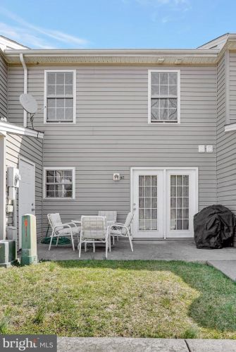 215 Aspen Ave, Grottoes, VA 24441-1533