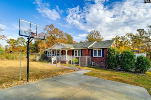 813 Pebble Ln, Lugoff, SC 29078-9377