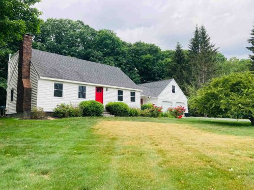 190 Winnicutt Rd, Stratham, NH 03885-2438