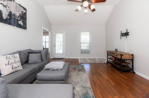 209 Tyson Glen Dr, Warner Robins GA  31088-2396 exterior