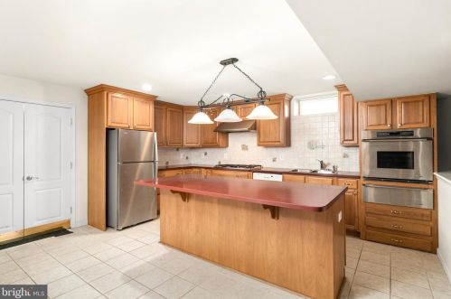 22 Honey Flower Dr, Trenton NJ  08620-9688 exterior