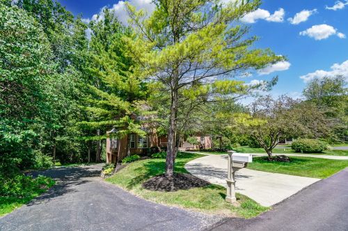 4194 Autumn Creek Dr, Springfield, OH 45504-5107