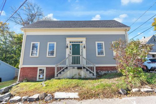 36 School St, Portsmouth, NH 03801-5250
