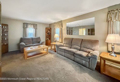 7 Villanova Dr, Jackson Twp, NJ 08527-2336