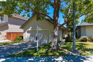 2825 Whitney Dr, Pleasanton, CA 94566-8723