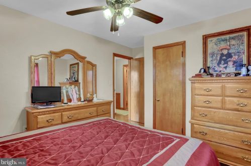 20 Lincoln Dr, Hanover PA 17331-4906 exterior