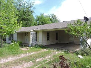 225 Cogdell St, Granbury TX  76048-1501 exterior