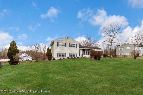 63 Cloverdale Cir, Tinton Falls, NJ 07724-3152