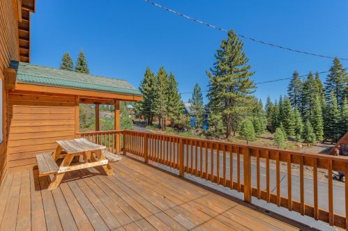 11550 Rhineland Ave, Truckee CA  96161-7070 exterior