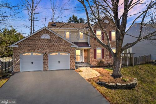 12026 Sugarland Valley Dr, Herndon, VA 20170-2603