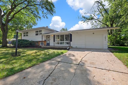 1034 Central Park Ave, Homewood, IL 60422-2225