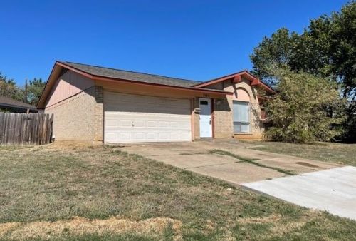 2131 Bowie Dr, Carrollton, TX 75006-7604