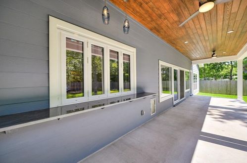 8208 Burrell Dr, Austin TX  78757-8339 exterior
