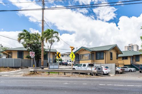 2816 Waialae Ave, Honolulu HI  96816-1510 exterior