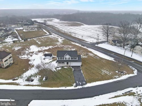 30 Drewery Ln, Falling Waters, WV 25419-4250