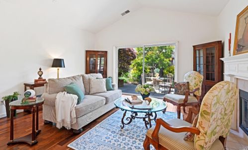 819 Les Brown Ct, Windsor, CA 95492-7566