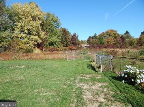 4 Stoneham Rd, Trenton NJ 08638-2745 exterior