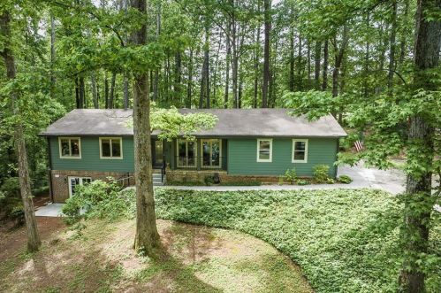 1146 Mandalay Ct, Lilburn, GA 30047-4227