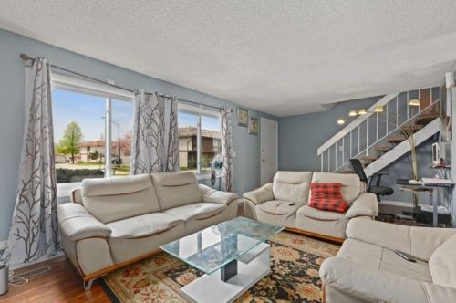 5566 Santa Cruz Dr, Hanover Park, IL 60133-5415