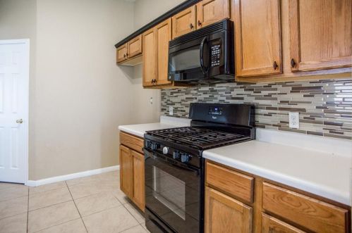 156 Spillway Dr, Uhland TX  78640-5174 exterior