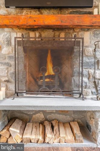 603 Gravers Ln, Philadelphia PA 19118-2806 exterior