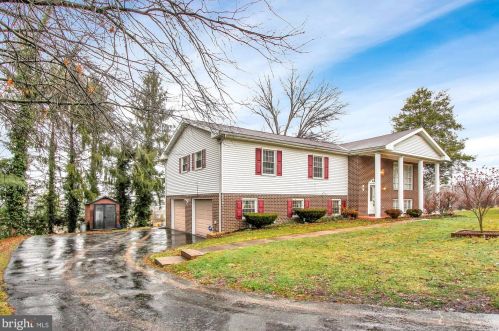 6 Woodstone Ct, York, PA 17402-3341