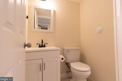 13378 Hungerford Pl, Herndon VA  20170-4365 exterior