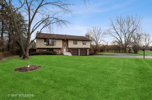 9622 Fox Trail Dr, Spring Grove, IL 60081-9661