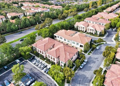 131 Kempton, Irvine CA  92620-2172 exterior